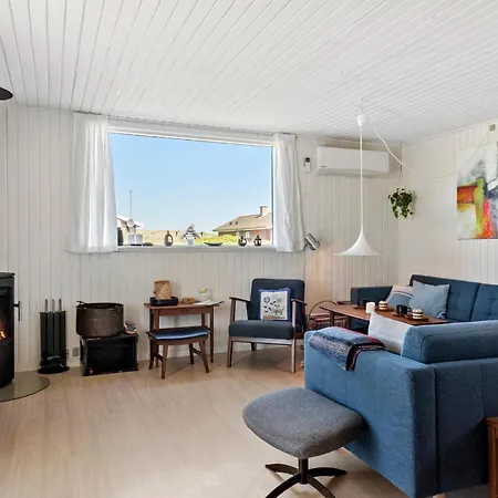 3 Bedroom Gorgeous In Semesterbostad *